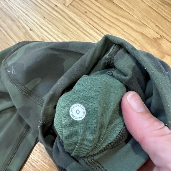 Lululemon cropped leggings. Size 0 - Picture 2 of 3